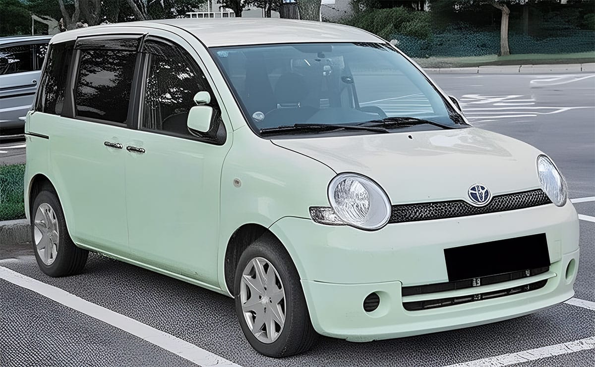 Toyota Sienta 2009 (1) copy